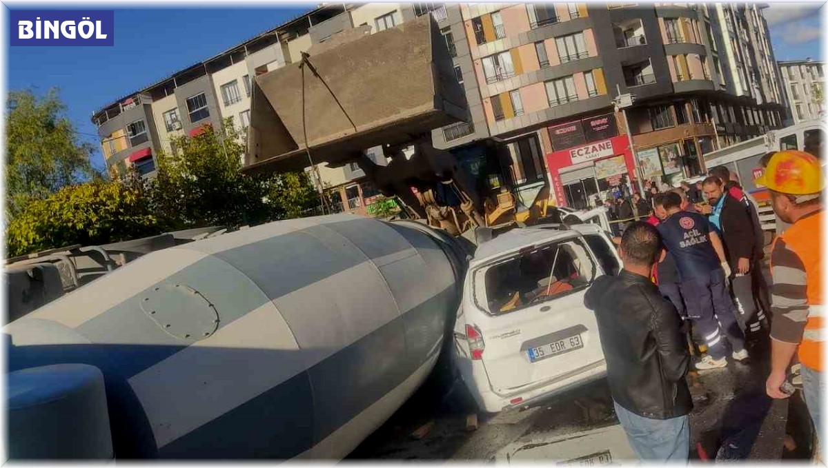 Bingöl'de beton mikseri aracın üzerine devrildi: 1 yaralı