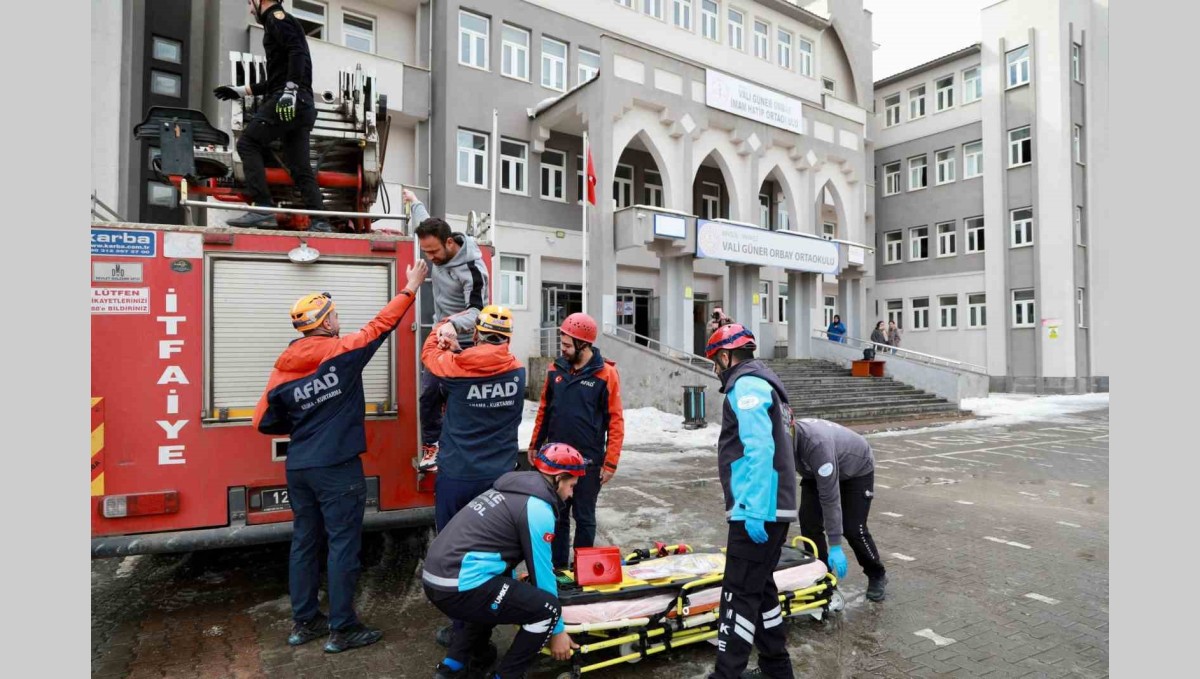 Bingöl'de öğrencilere deprem ve yangın tatbikatı