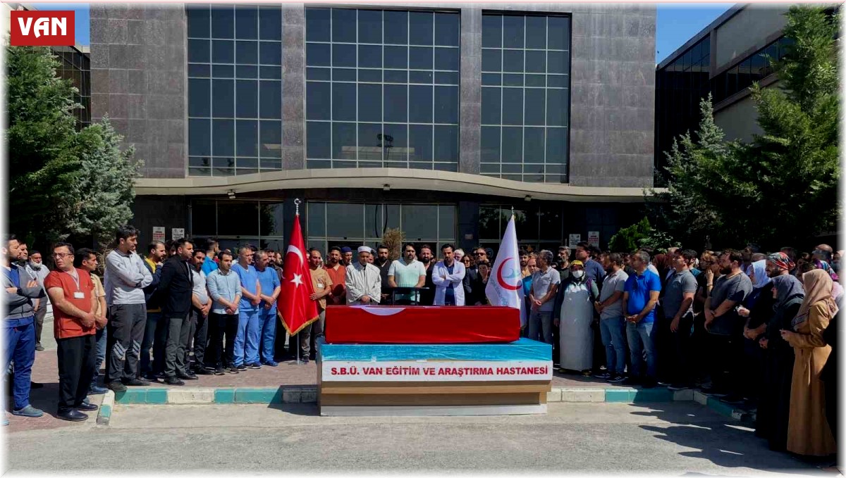 Bisikletle işe giderken kamyonetin çarptığı hemşireye son görev