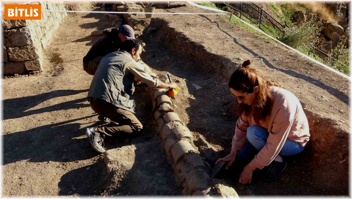 Bitlis Kalesi'nde yapılan kazılarda 500 yıllık su künkleri bulundu