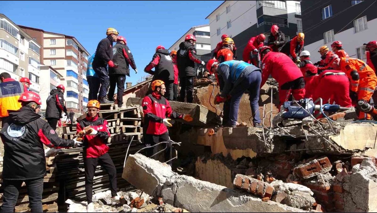 Bitlis'te 438 kişinin katılımıyla deprem tatbikatı yapıldı