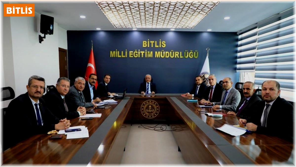 Bitlis'te 'Akademik Başarıların İzlenmesi ve Değerlendirilmesi' toplantısı yapıldı