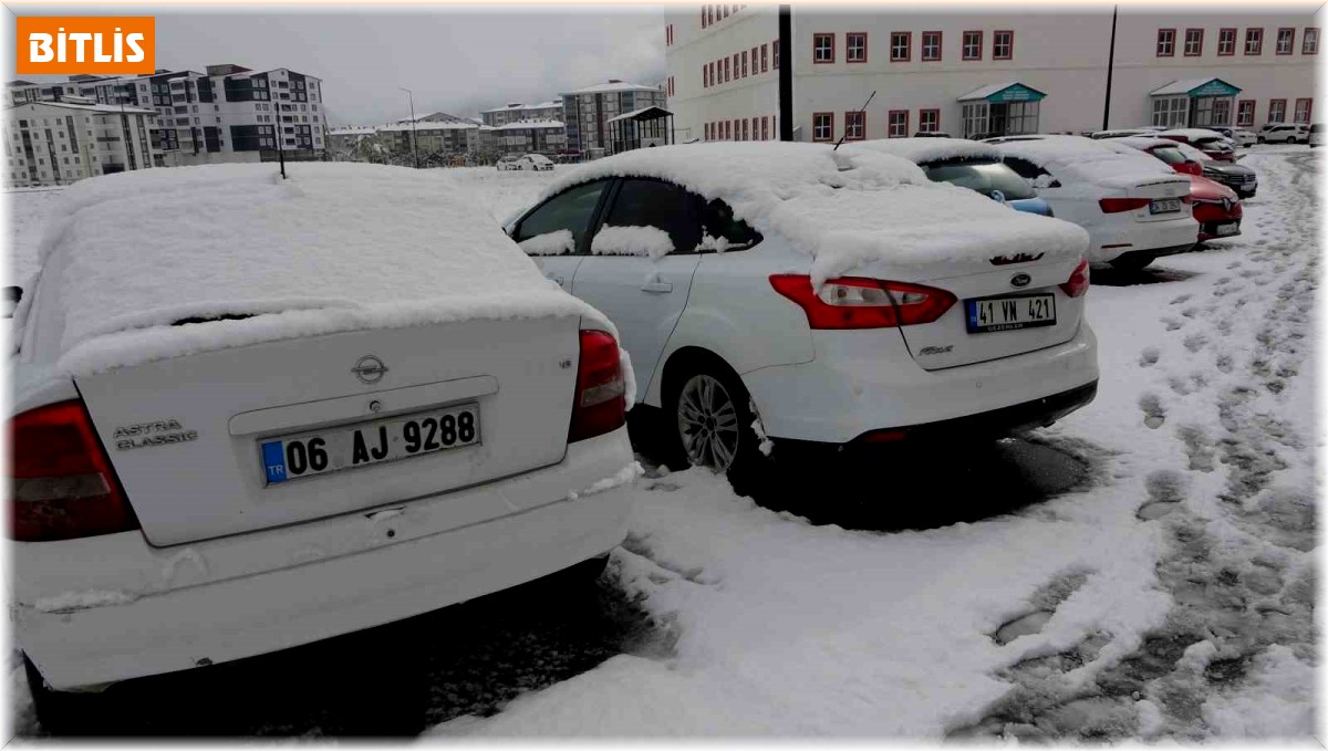 Bitlis'te Ekim ayında kar yağışı