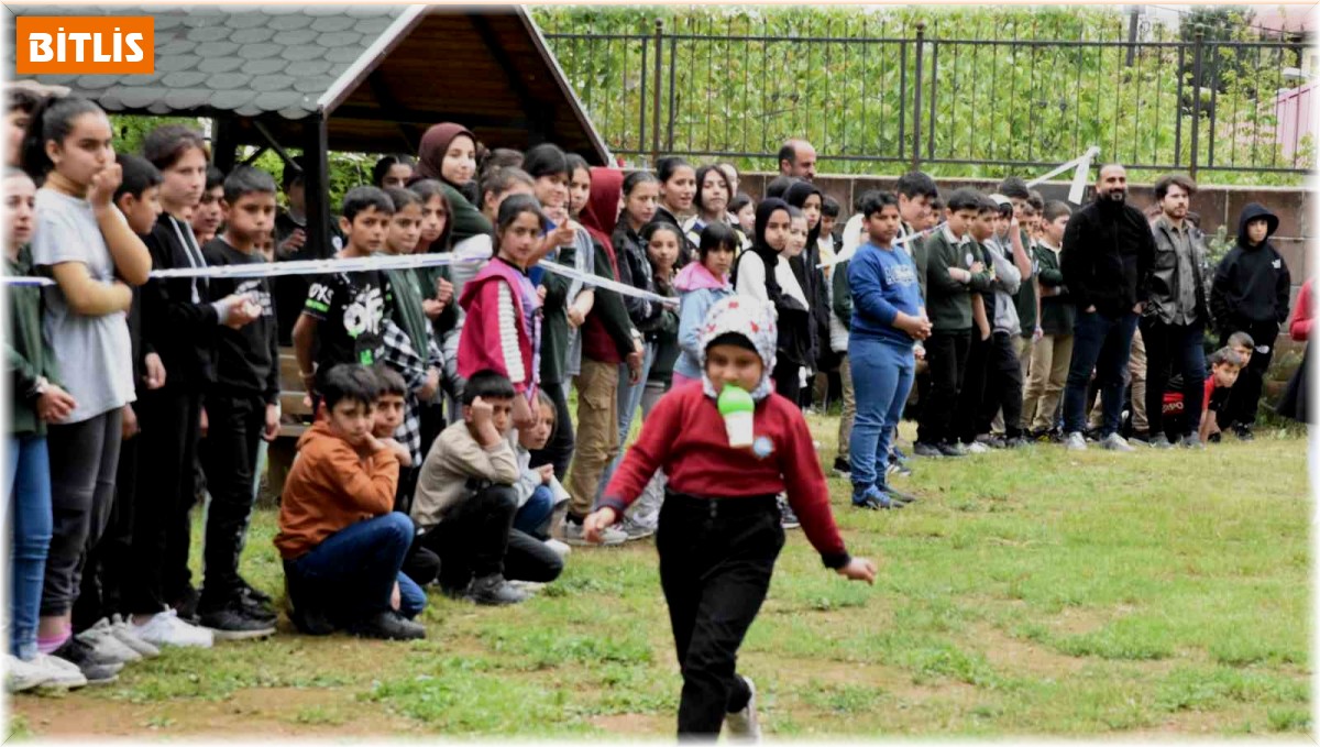 Bitlis'te 'Geleneksel Sokak Oyunları Şenliği' düzenlendi