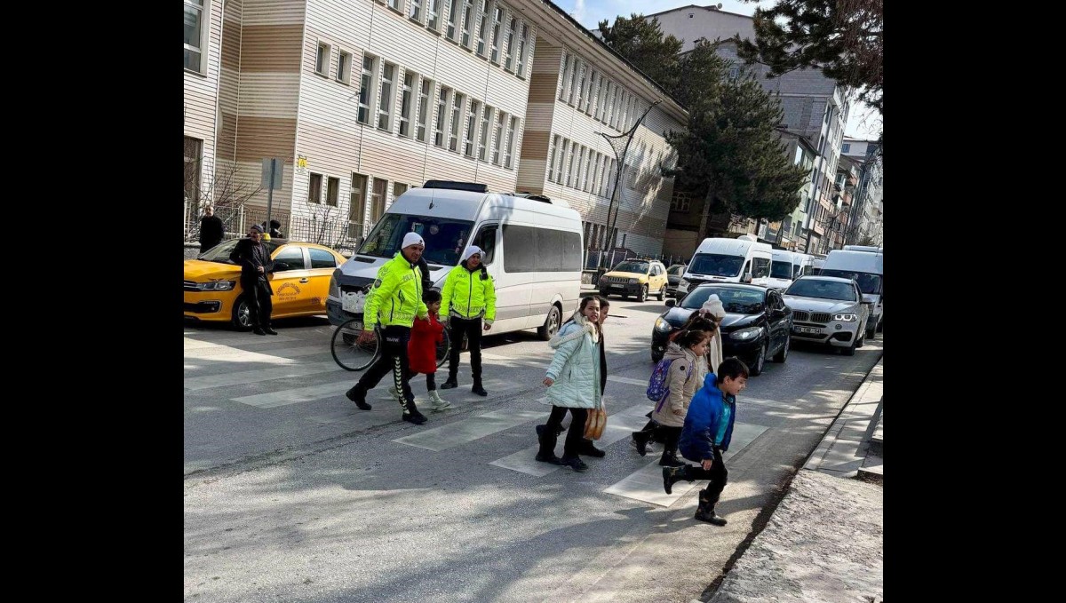 Bitlis'te güvenlik güçlerinin denetimleri devam ediyor