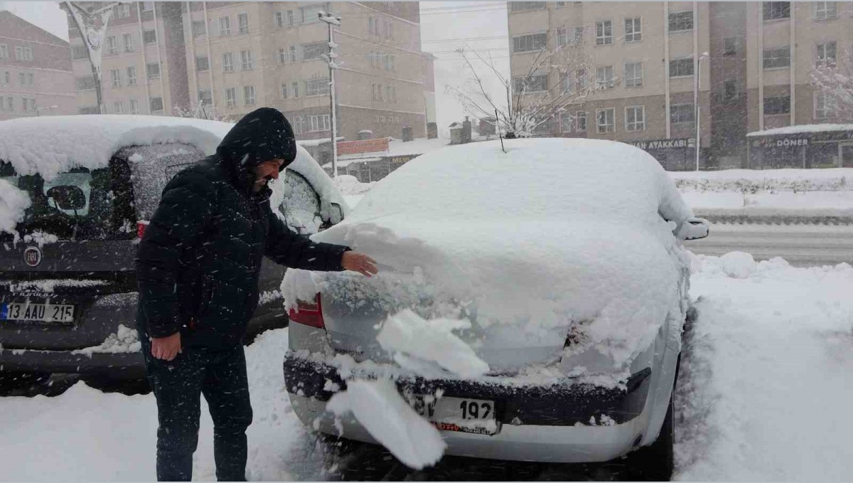 Bitlis'te okullar tatil edildi