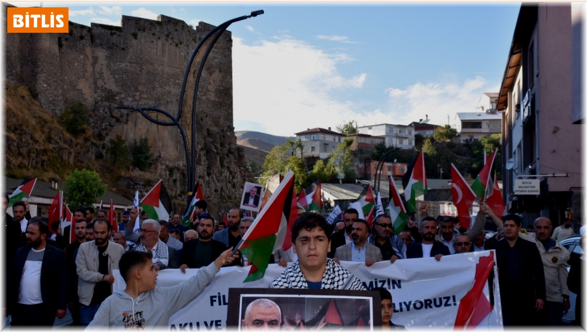 Bitlis'te yüzlerce vatandaş İsrail'in zulmünü kınamak için yürüdü