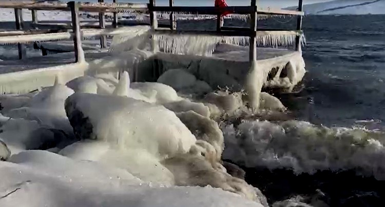 Çıldır Gölü'nün donmasını bekliyorlar