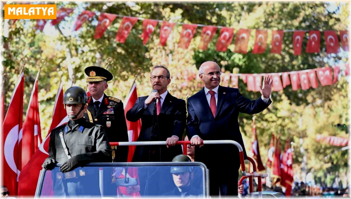 Deprem bölgesi Malatya'da 29 Ekim Cumhuriyet Bayramı Coşkusu