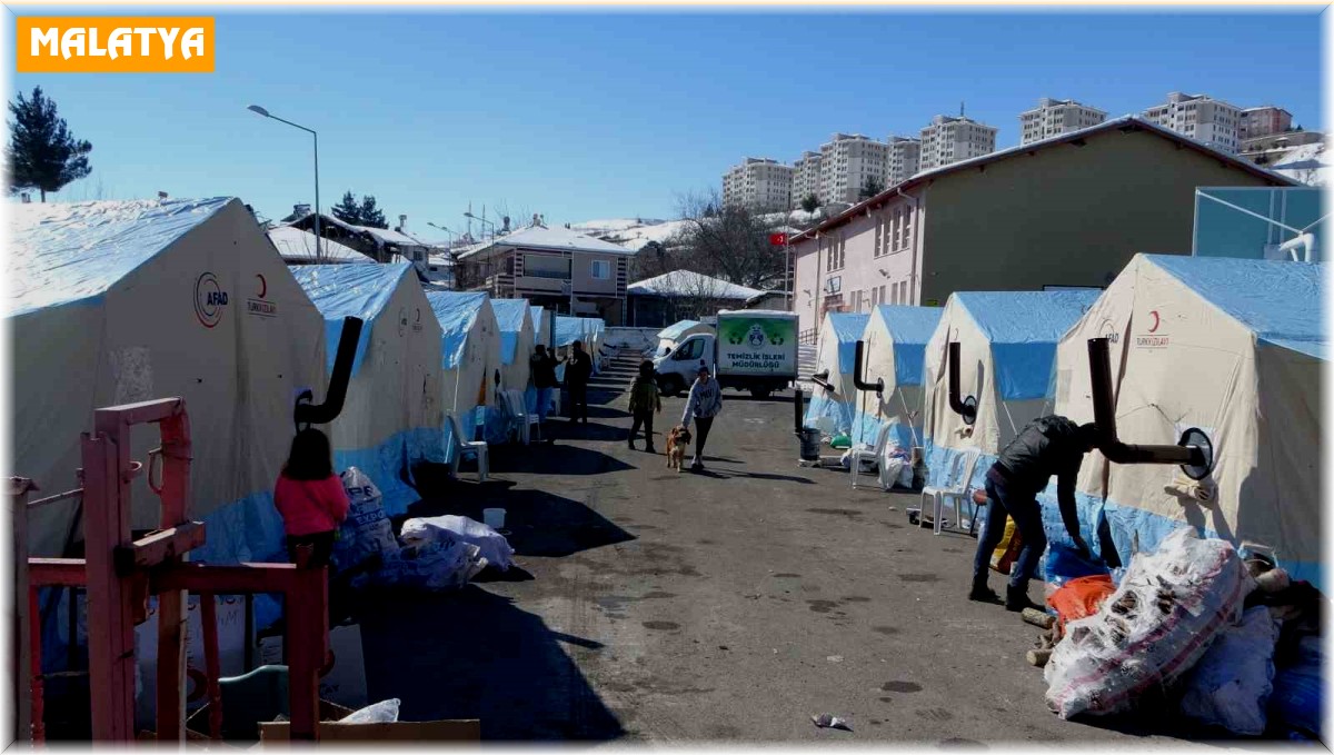 Depremin vurduğu Akçadağ'da yaralar sarılıyor