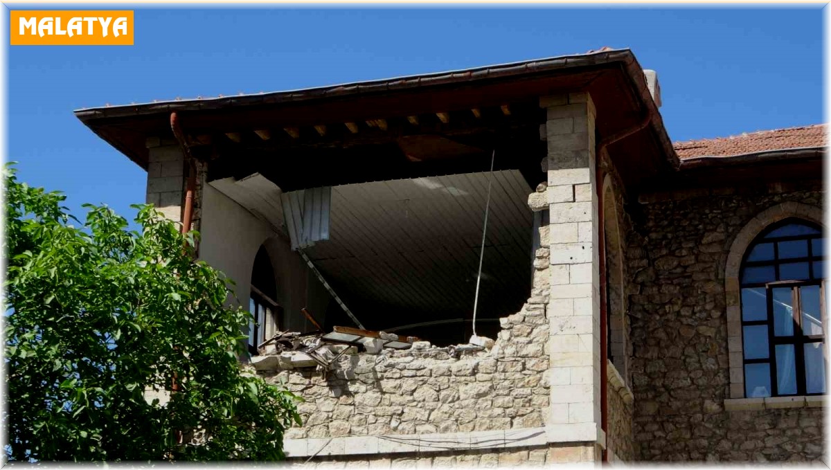 Depremin vurduğu tarihi okul kütüphaneye dönüştürülüyor