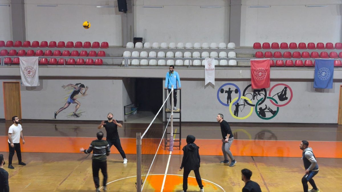 Diyadin'de kurumlar arası voleybol turnuvası