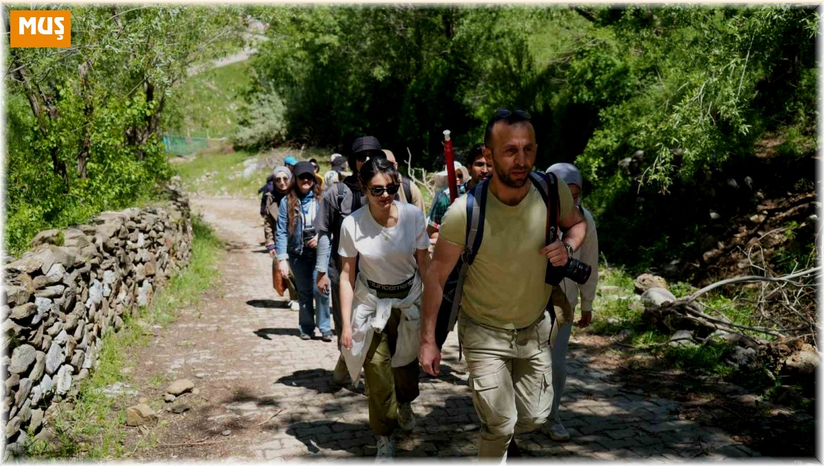 Doğaseverlerden Mehmetcan Bağları'na doğa yürüyüşü