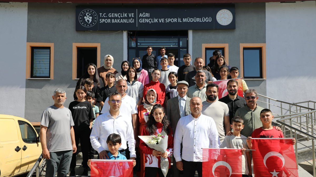 Dünya İkincisi Sibel Oruç’a Coşkulu Karşılama