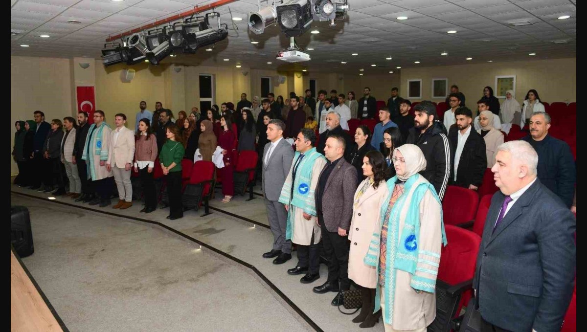 Eczacılık fakültesi öğrencileri beyaz önlükle mesleğe ilk adımlarını attılar