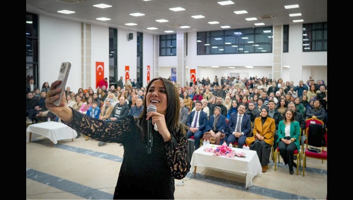 Eğitimci-Yazar Dilek Cesur Hakkarililerle buluştu