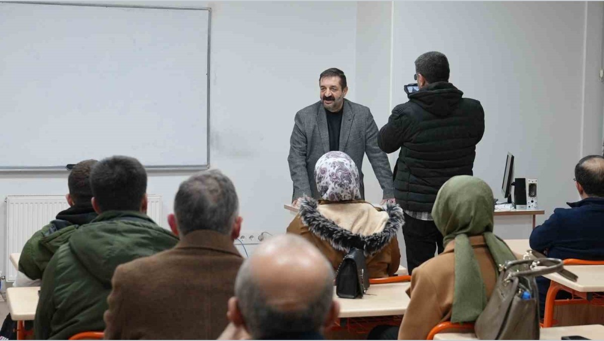 Elazığ Belediyesi 3. yazarlık atölyesi başladı