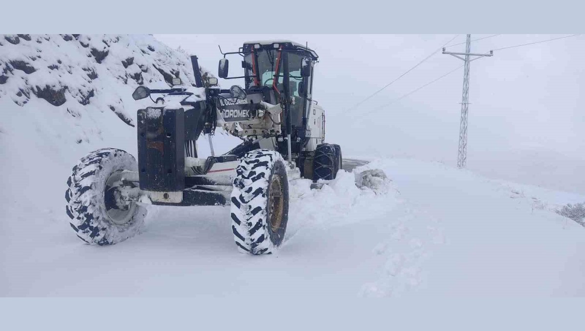 Elazığ'da 54 köy yolu ulaşıma açıldı, 59'unda çalışmalar sürüyor