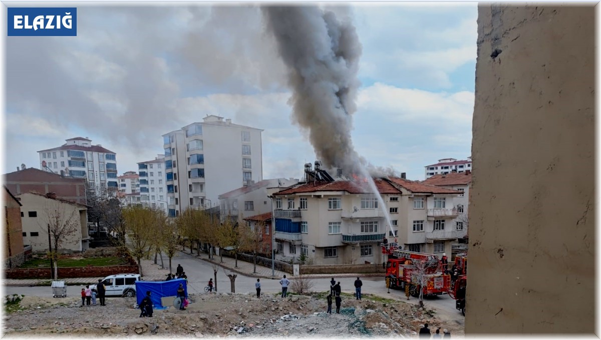 Elazığ'da çatı yangını, büyümeden söndürüldü