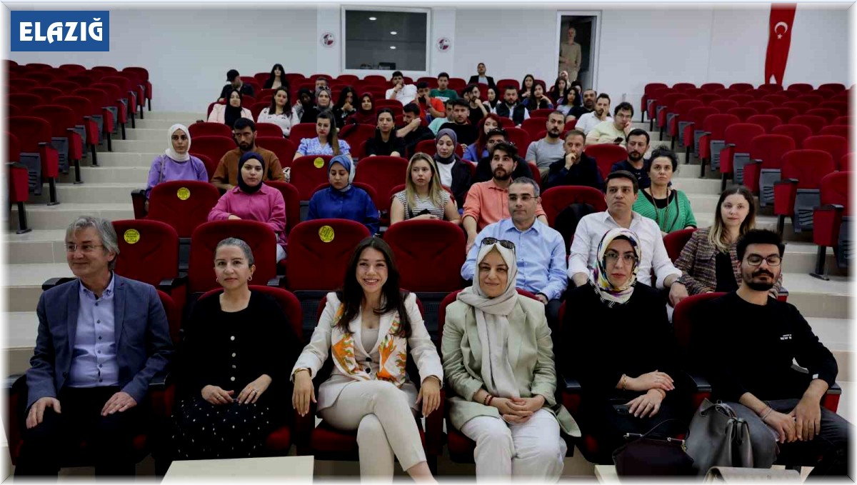 Elazığ'da 'Dijital çağda radyoda yayın ve yapım' paneli gerçekleştirildi