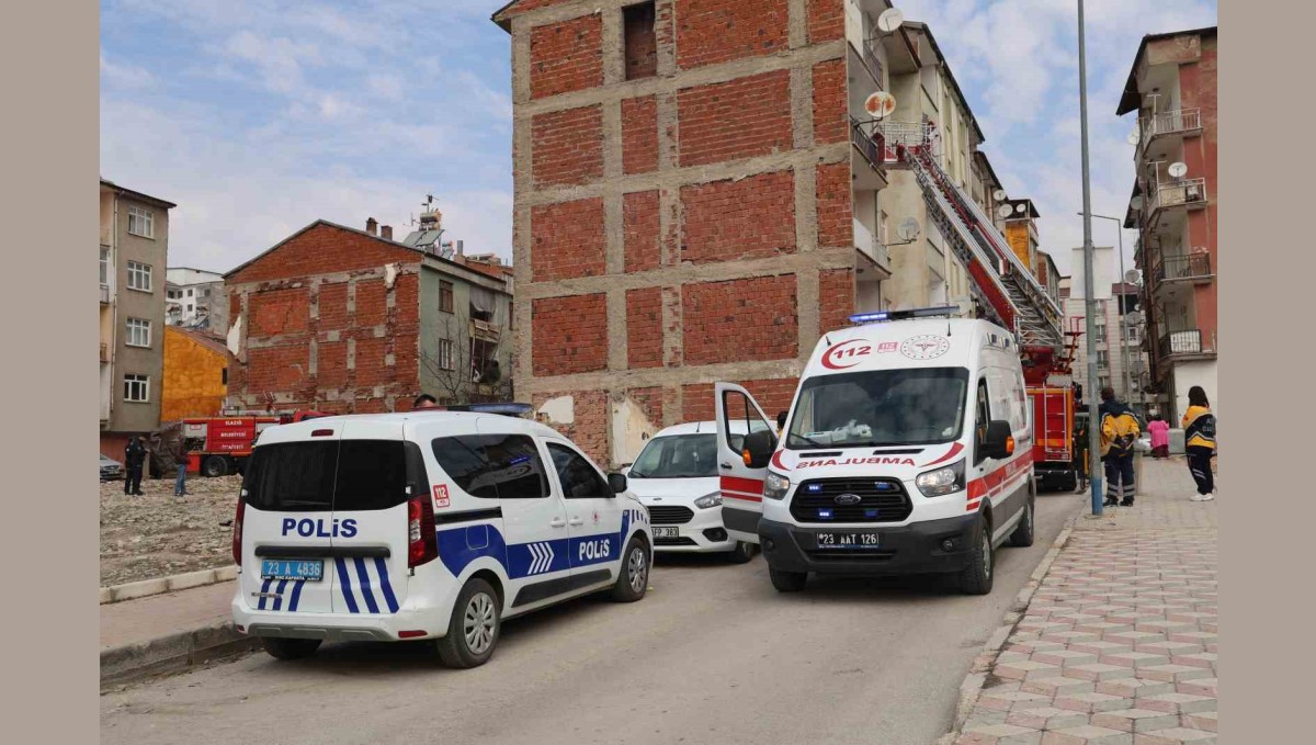 Elazığ'da ev yangını paniğe neden oldu