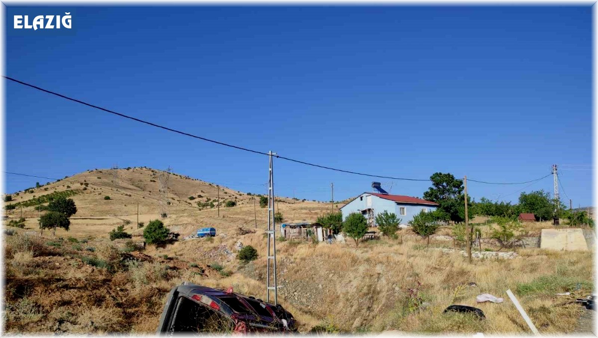 Elazığ'da hafif ticari araç şarampole yuvarlandı: 1 yaralı