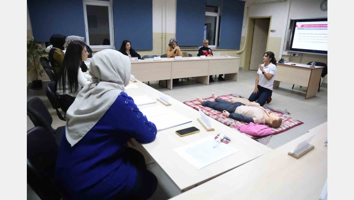 Elazığ'da 'Hasta ve Yaşlı Öz Bakımına Destek' kursuna yoğun ilgi