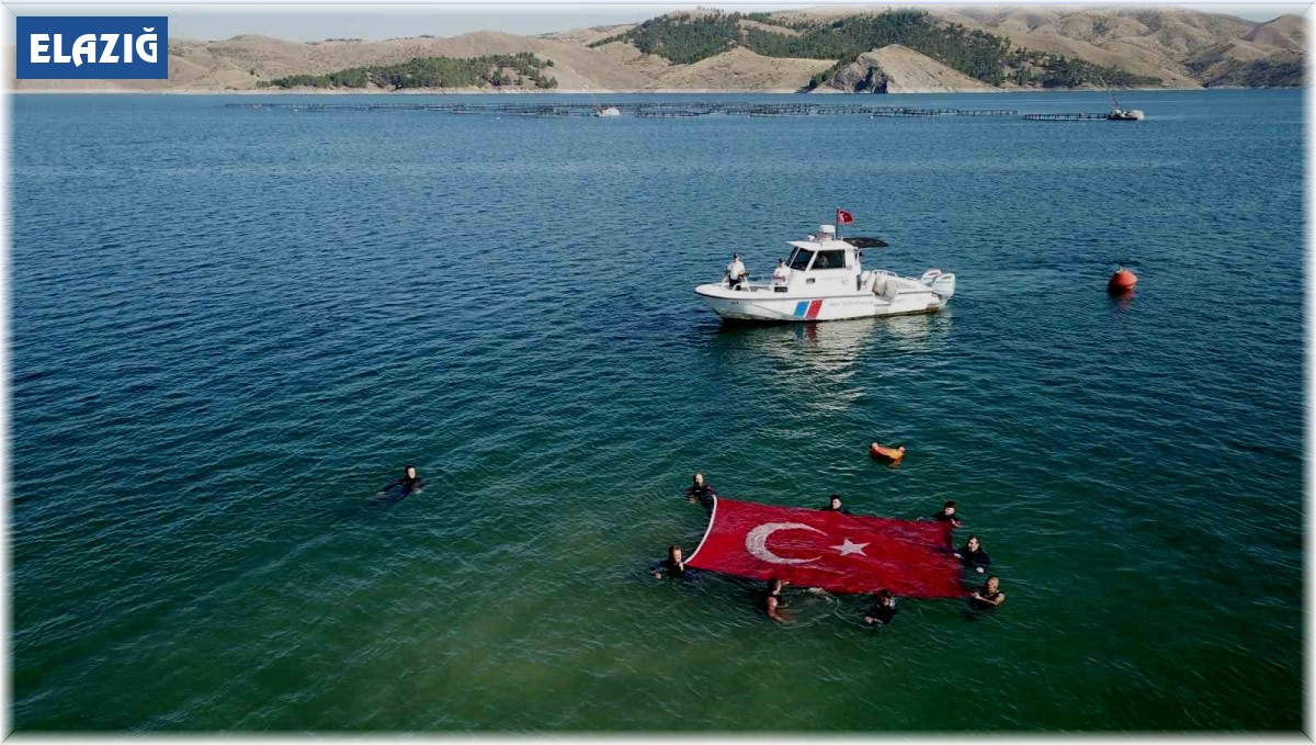 Elazığ'da itfaiye ve EKUT ekibine su altı arama kurtarma eğitimi verildi