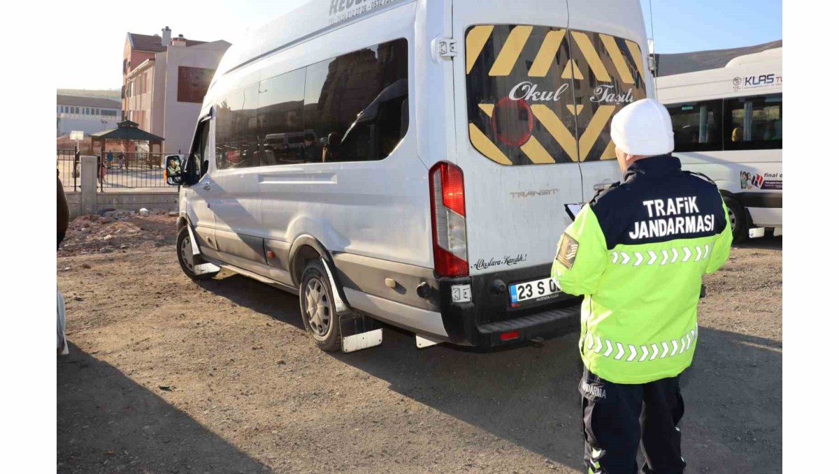 Elazığ'da jandarmadan okul önlerinde denetim