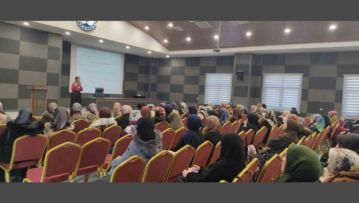 Elazığ'da Kur'an kursu öğreticilerine seminer