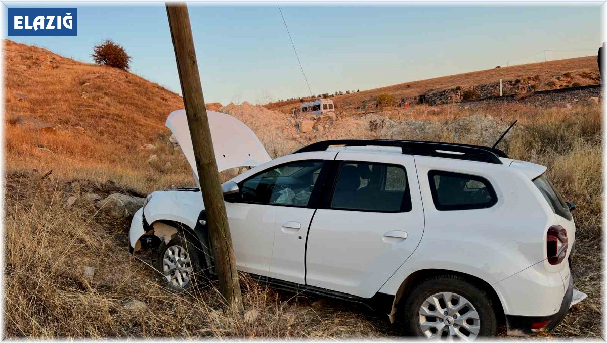 Elazığ'da otomobil şarampole yuvarlandı: 3 yaralı