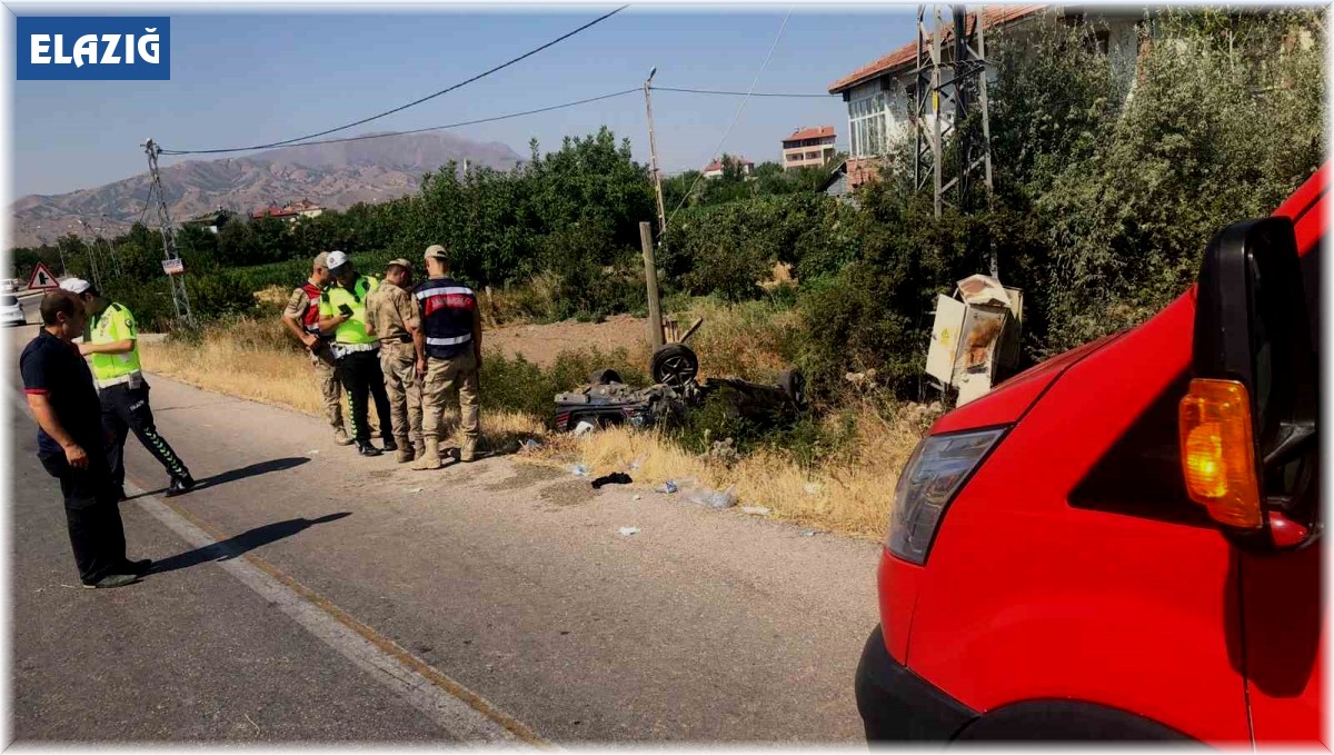 Elazığ'da otomobil takla attı: 5 yaralı