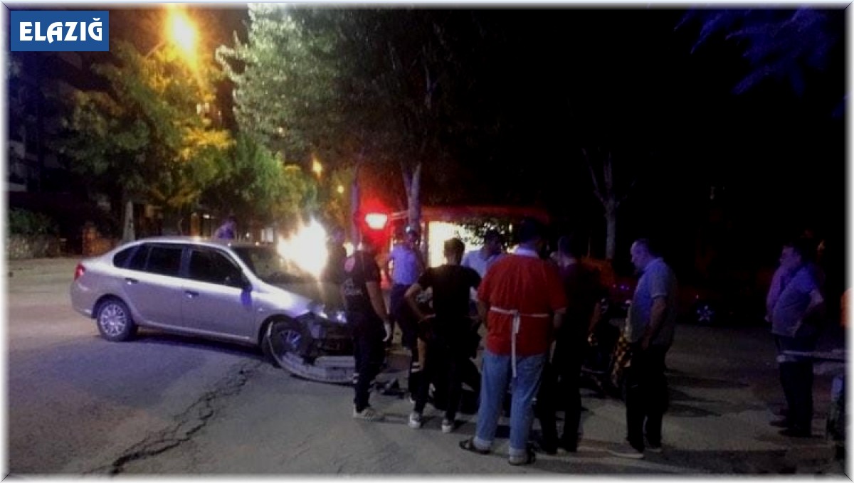 Elazığ'da otomobilin çarptığı motosikletli yaralandı