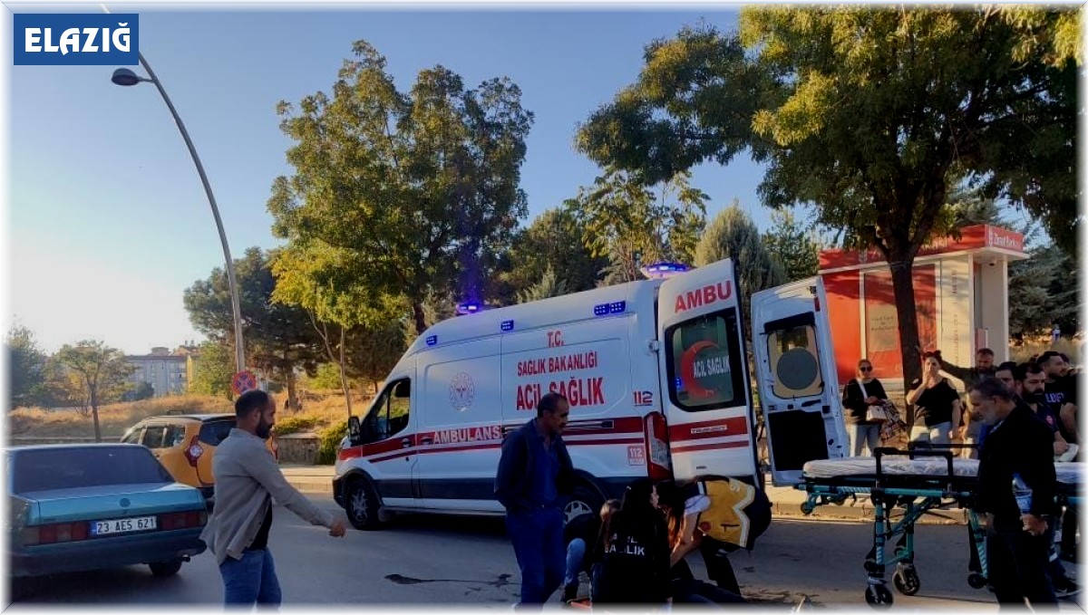 Elazığ'da ticari taksi ile motosiklet çarpıştı: 1 yaralı