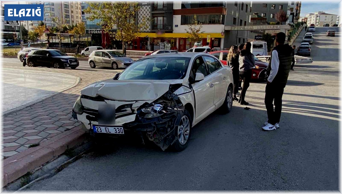 Elazığ'da trafik kazası: 2 yaralı