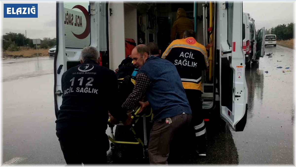 Elazığ'da trafik kazası: 8 yaralı