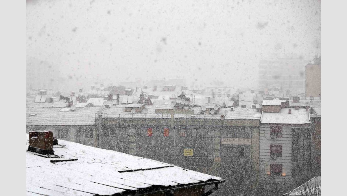 Elazığ'da yoğun kar yağışı başladı