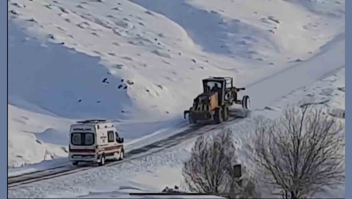 Elazığ'da zorlu kış şartlarında ekipler engel tanımadı