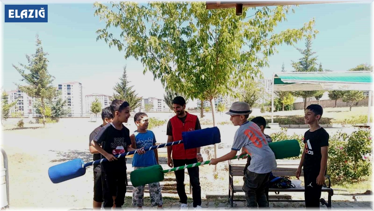 Elazığ Gençlik Merkezi gönüllülerinden cami temizliği