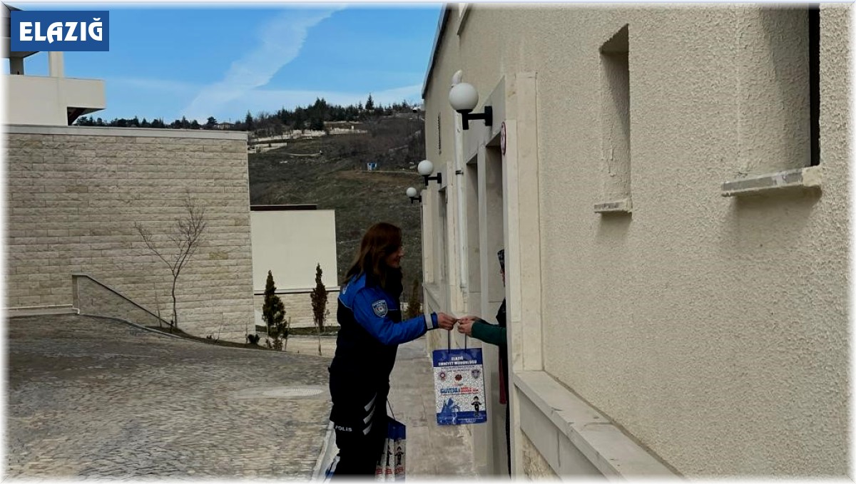 Elazığ polisi depremzede kadınların gününü kutladı