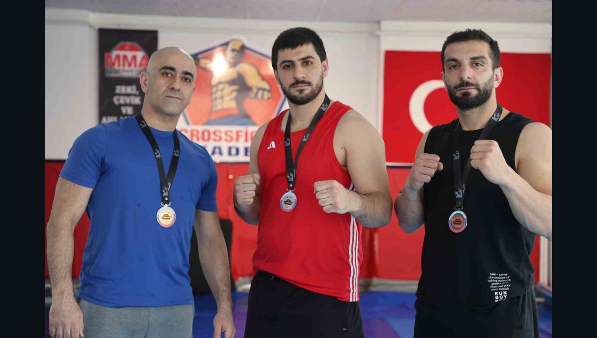 Elazığlı sporcular Türkiye MMA Şampiyonasında madalyaları topladı