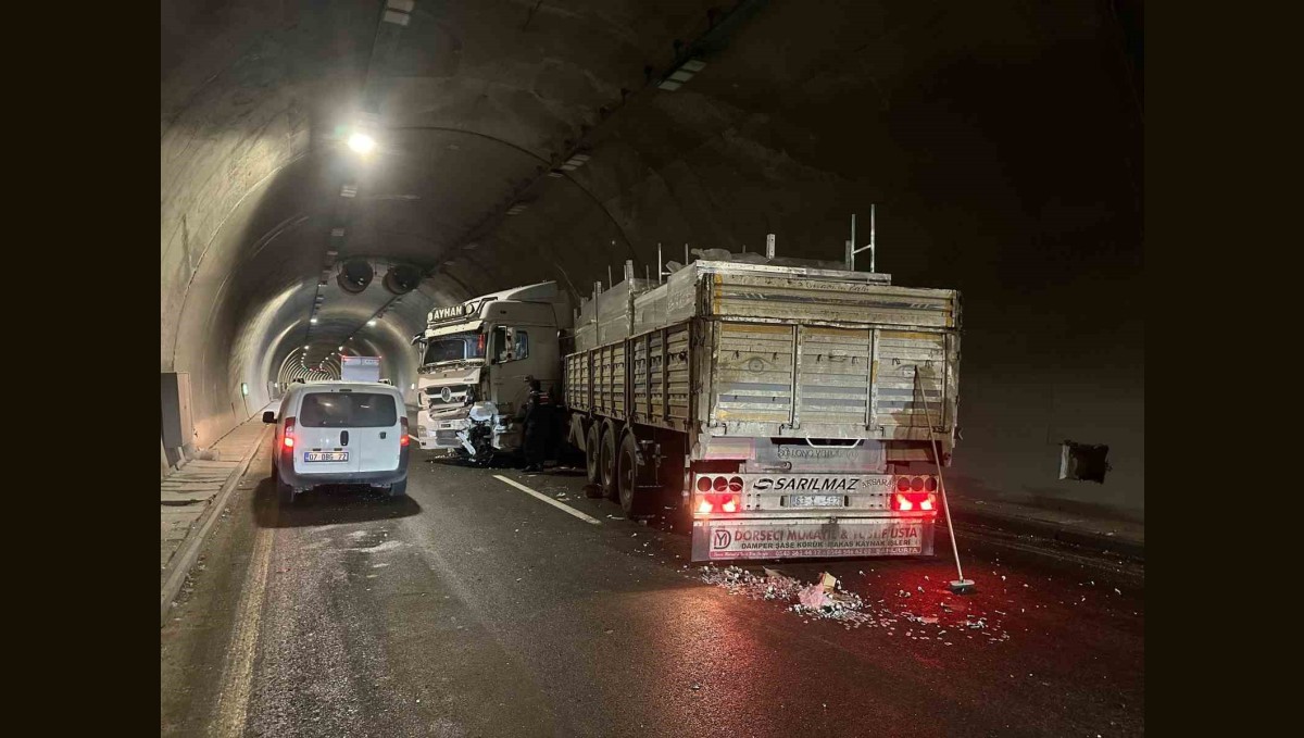 Erkenek Tüneli'nde trafik kazası: 1 yaralı