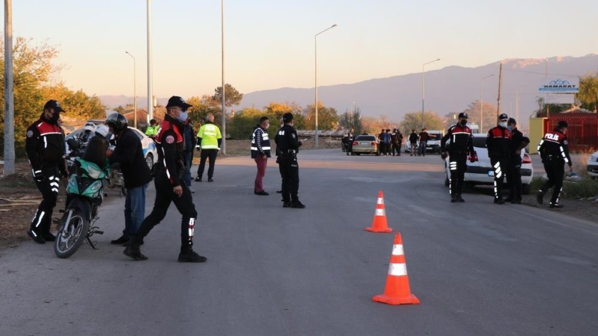 Erzincan'da çeşitli suçlardan aranan 12 kişi yakalandı