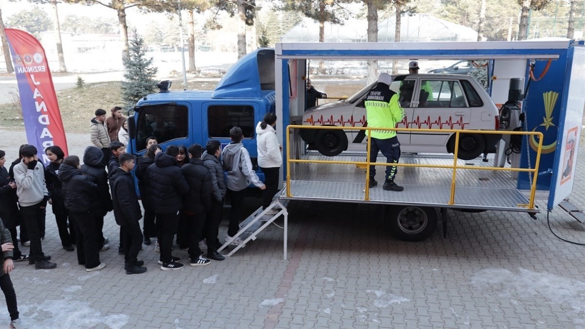 Erzincan'da emniyet kemerinin önemi anlatıldı