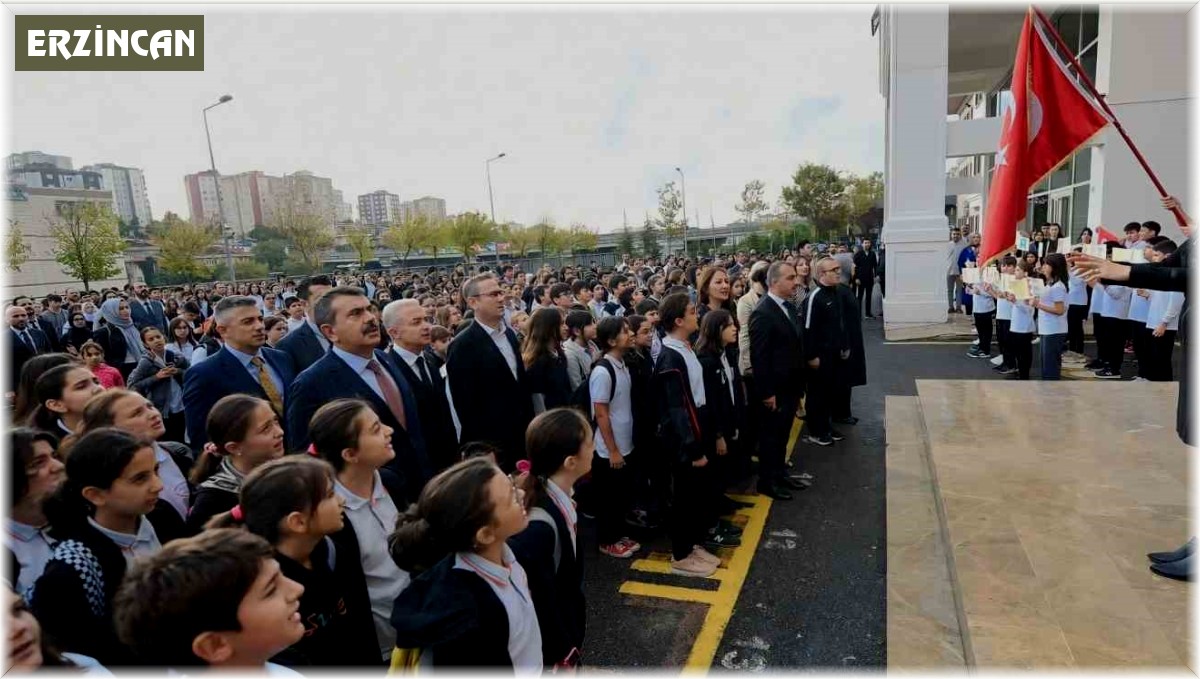 Erzincan'da Filistin için bayrak töreni ve saygı duruşu