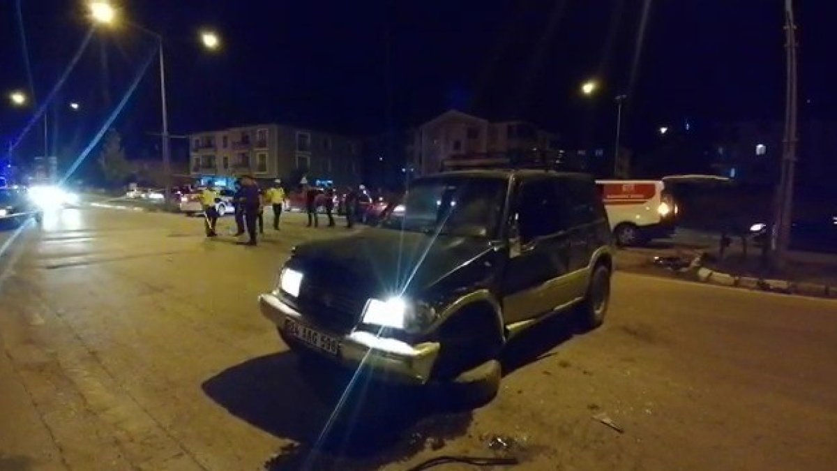 Erzincan'da iki aracın çarpışması sonucu 4 kişi yaralandı