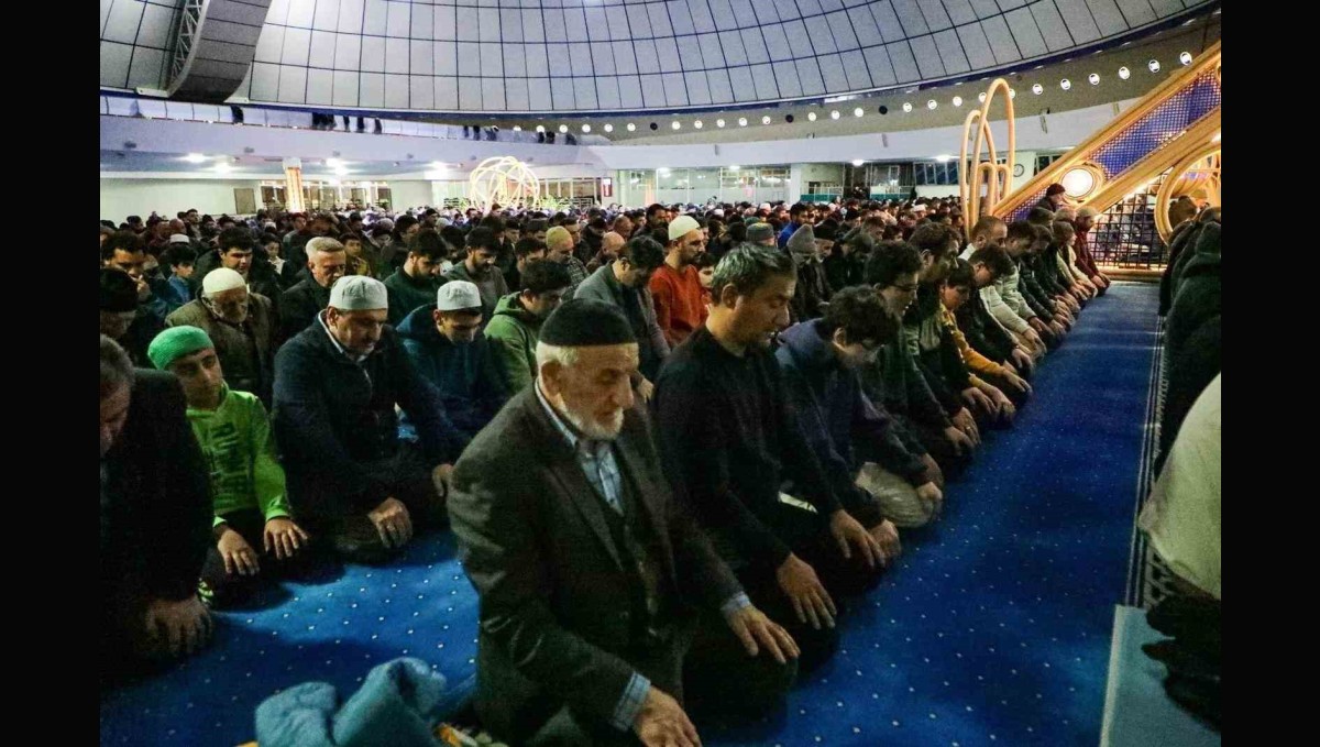 Erzincan'da ilk teravih namazı kılındı