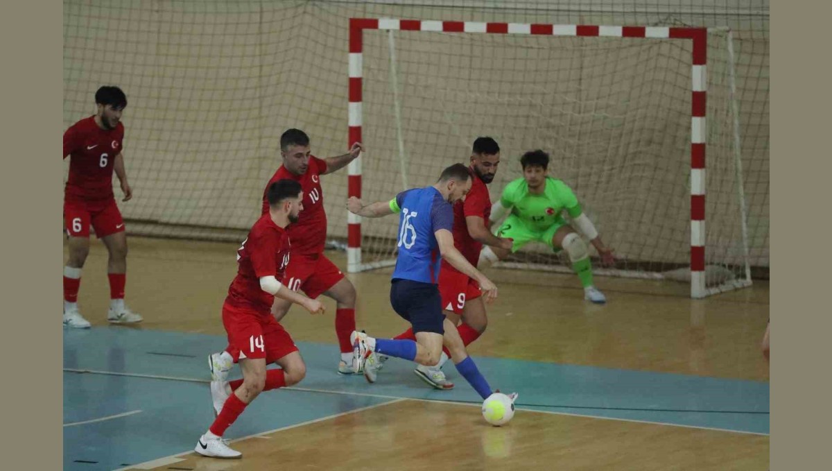 Erzincan'da oynanan karşılaşmada Futsal A Milli takımı, Slovakya'ya 8-4 mağlup oldu