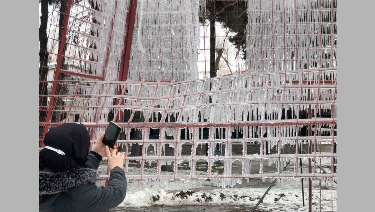 Erzincan'da soğuk hava etkisini sürdürüyor