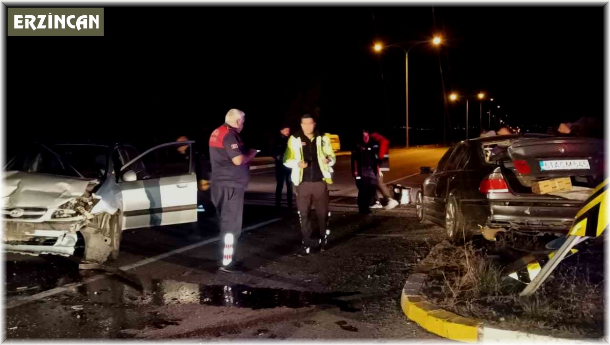 Erzincan'da trafik kazası: 2 yaralı